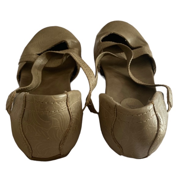 AXXIOM Tan Floral Pattern Arch Support Mary Jane Straps Womans Comfortable Shoes - Picture 4 of 14